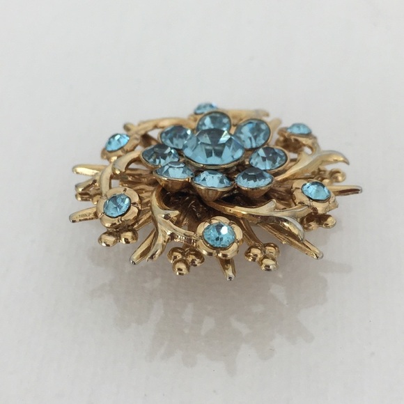 Vintage Blue Crystal Rhinestone Sunburst Cluster Brooch Pin Gold Floral Star Old - Picture 9 of 10